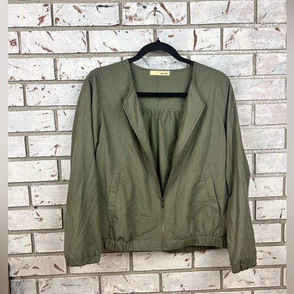 Green Bomber Zip-up - Picture 4 of 7